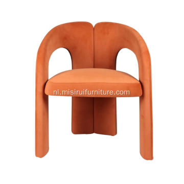 Italiaanse minimalistische woonkamer oranje dubet lounge stoelen